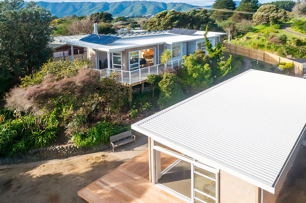 Waikanae Beach House and Studio [Greenhaven Homes]